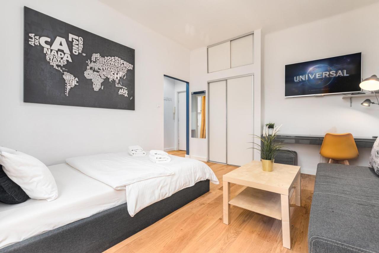 Central Apartament By Your Freedom Warschau Buitenkant foto